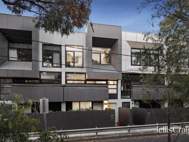 Townhouse for sale in Croydon, Melbourne