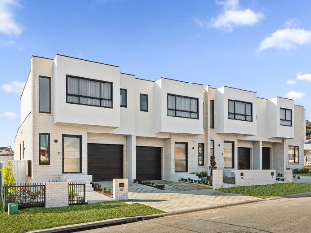 Townhouse for sale in Oak Flats Dc, New South Wales