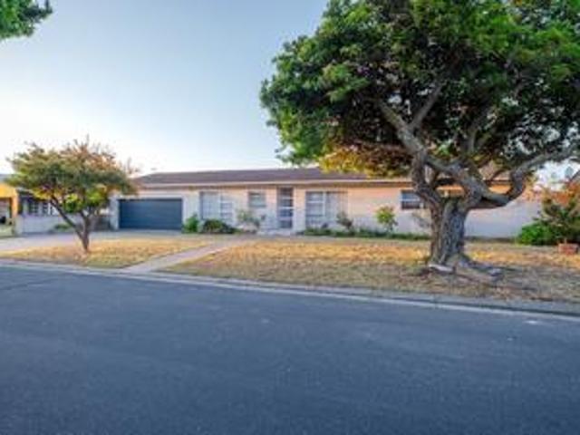 House for sale in Goodwood, Western Cape