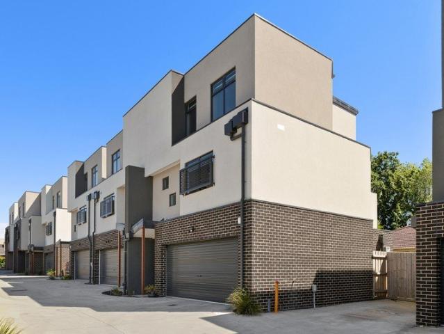 Townhouse for sale in Boronia, Melbourne