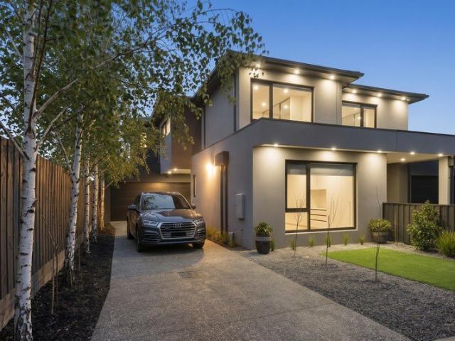Townhouse for sale in Cheltenham, Melbourne