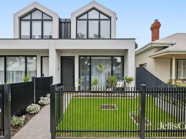 Townhouse for sale in Camerons Creek, Victoria