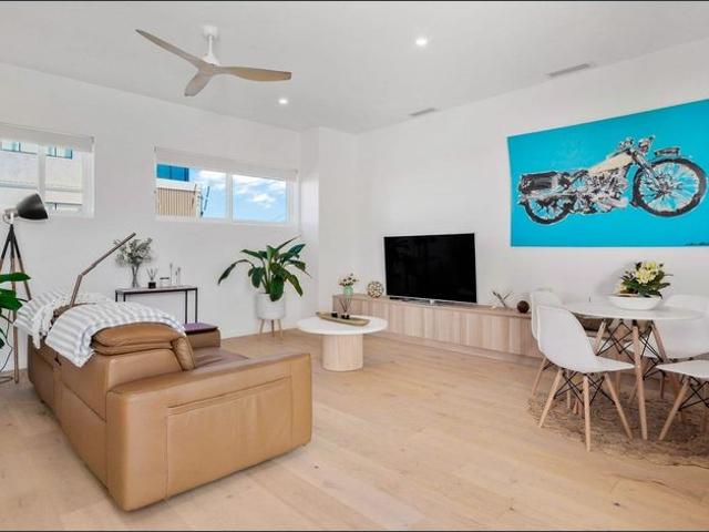 House for rent in Paradise Point, Gold Coast City