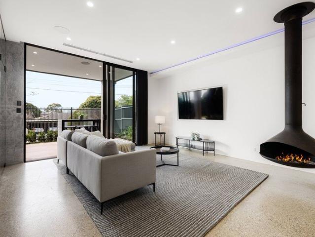 Townhouse for rent in Templestowe Lower, Melbourne