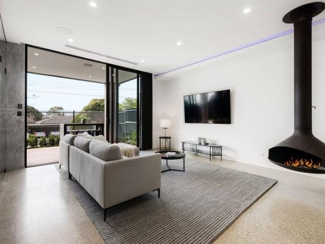 Townhouse for rent in Templestowe Lower, Melbourne