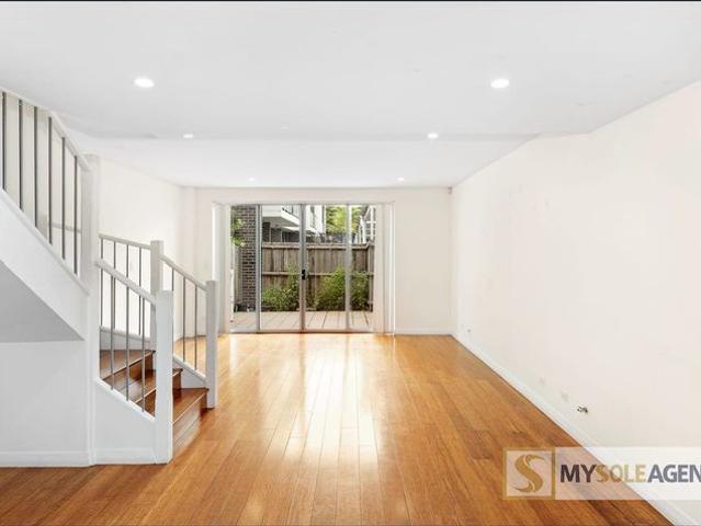 Townhouse for rent in Sydney, New South Wales