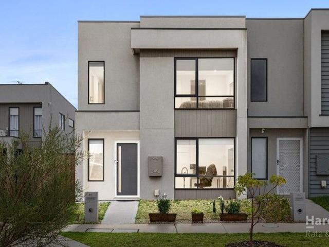 Townhouse for sale in Camerons Creek, Victoria