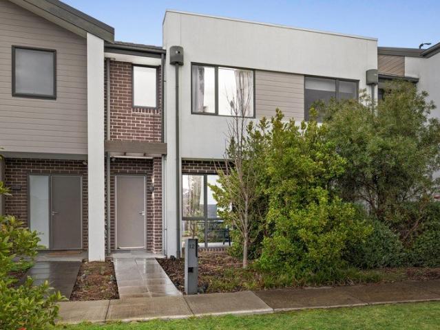 Townhouse for sale in Camerons Creek, Victoria