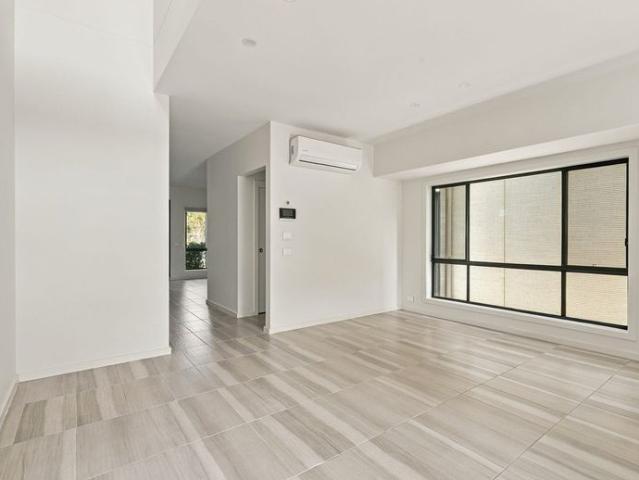 House for rent in Gledswood Hills, Sydney