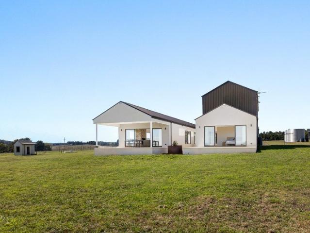 Cottage for sale in Lake Bathurst, New South Wales