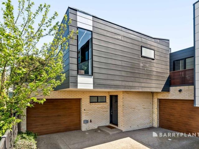 Townhouse for sale in Preston, Melbourne