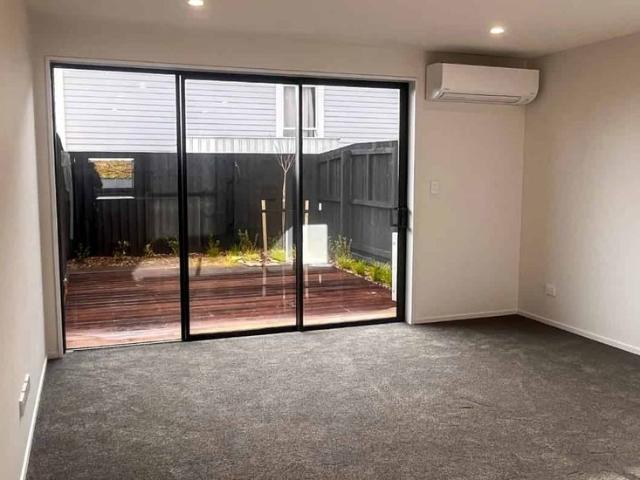 Townhouse for rent in Heathcote, Canterbury