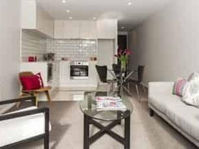 Townhouse for rent in Saint Albans, Canterbury