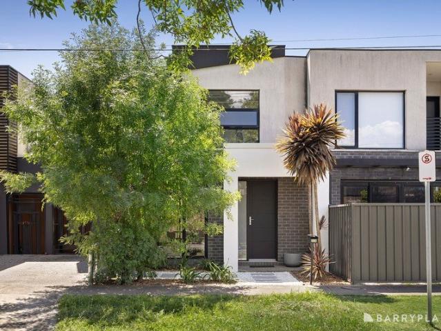 Townhouse for sale in Maidstone, Melbourne