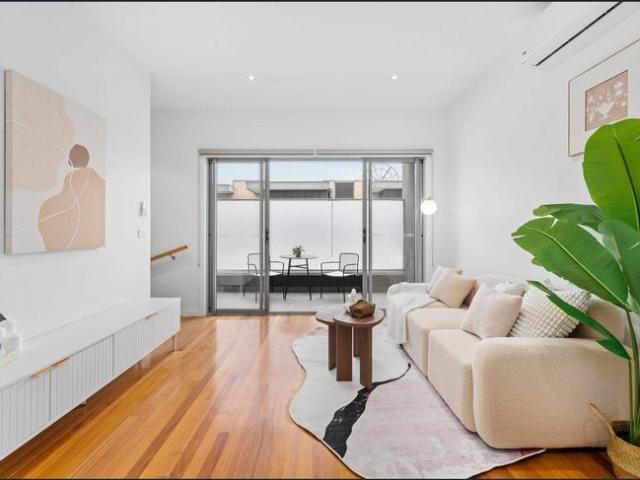 Townhouse for rent in Box Hill North, Melbourne