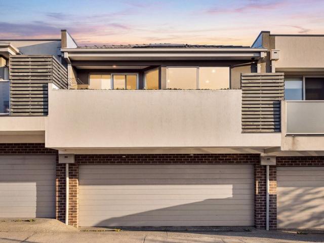 Townhouse for sale in Camerons Creek, Victoria