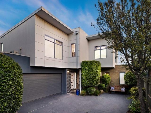 Townhouse for sale in Cheltenham, Melbourne