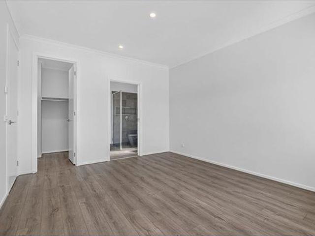 House for rent in Clyde North, Melbourne