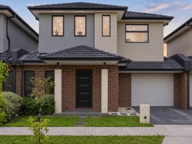 Townhouse for sale in Hadfield, Melbourne