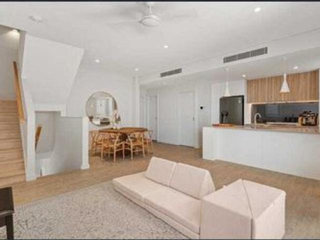 Townhouse for rent in Sydney, New South Wales