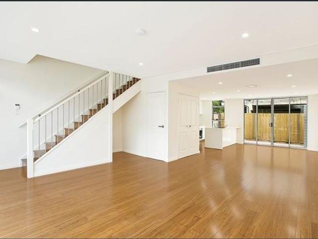 Townhouse for rent in Sydney, New South Wales