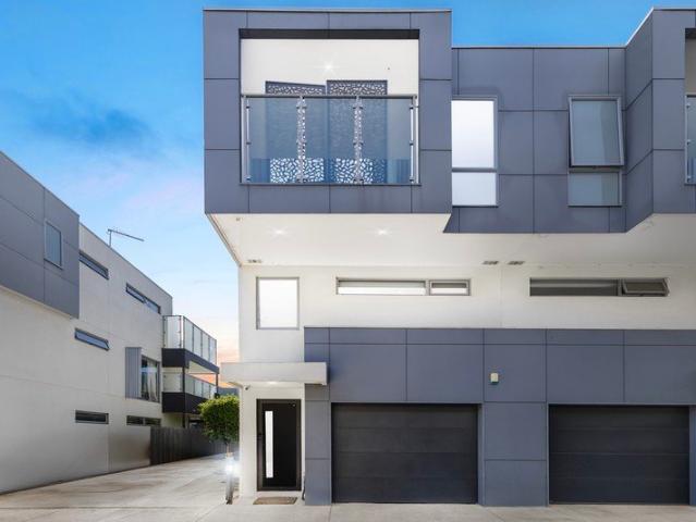 Townhouse for sale in Camerons Creek, Victoria
