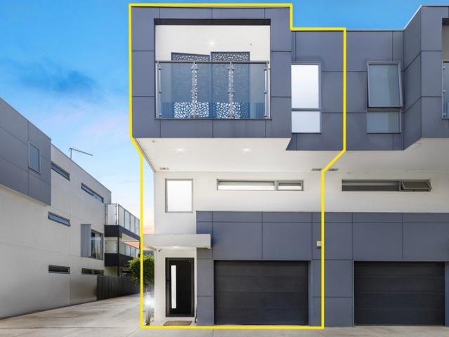 Townhouse for sale in Camerons Creek, Victoria