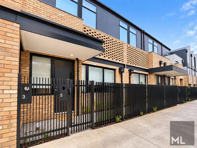 Townhouse for rent in Strathmore, Melbourne