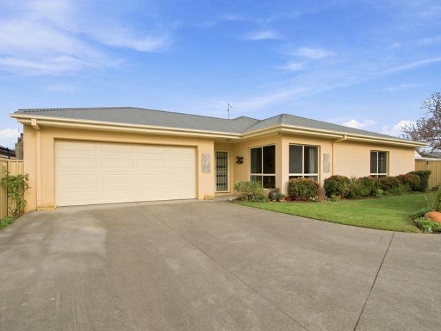 Townhouse for sale in Maffra, Victoria