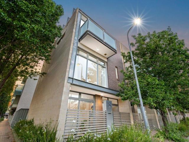 Townhouse for rent in Horseshoe Creek, South Australia