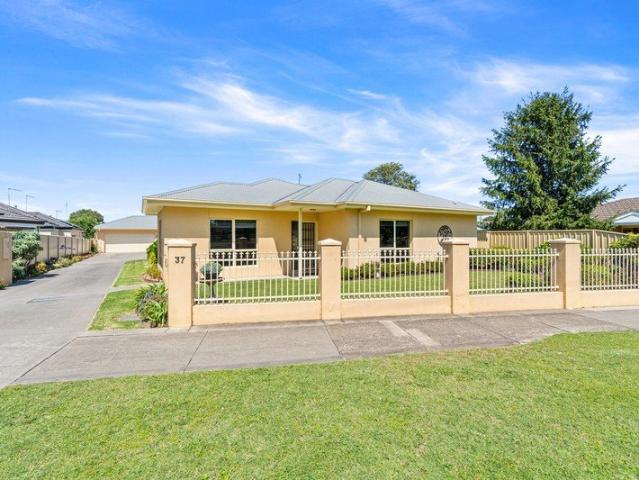 Townhouse for sale in Maffra, Victoria