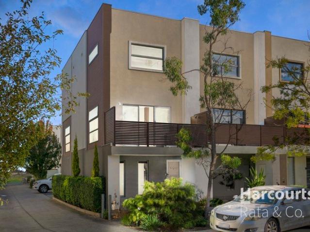 Townhouse for sale in Camerons Creek, Victoria