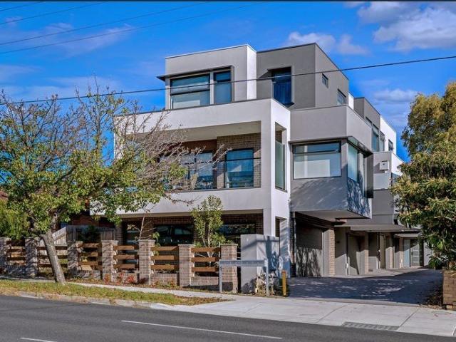 Townhouse for rent in Bulleen, Melbourne