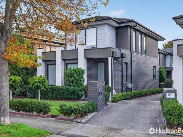 Townhouse for sale in Bulleen, Melbourne