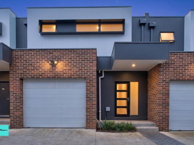 Townhouse for sale in Camerons Creek, Victoria