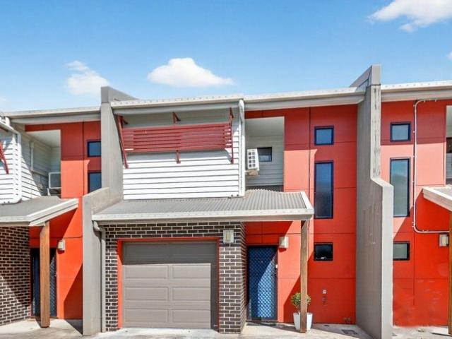 Townhouse for sale in Toombul, Queensland