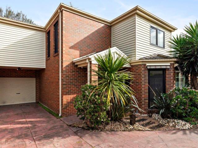 Townhouse for sale in Camerons Creek, Victoria