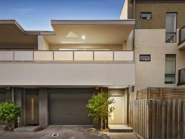 Townhouse for rent in Caulfield North, Melbourne