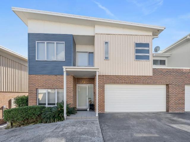 Townhouse for rent in Wollongong West, New South Wales
