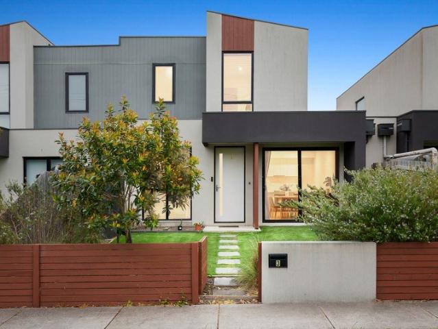 Townhouse for sale in Clarinda, Melbourne