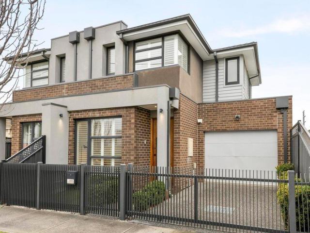 Townhouse for sale in Camerons Creek, Victoria