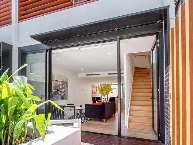 Townhouse for rent in Sydney, New South Wales