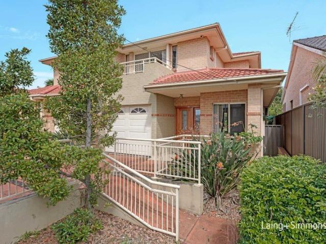 Townhouse for rent in Sydney, New South Wales