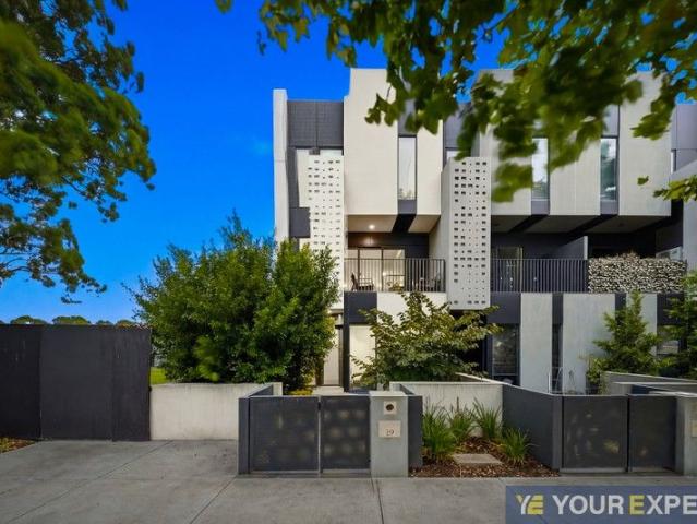 Townhouse for sale in Camerons Creek, Victoria