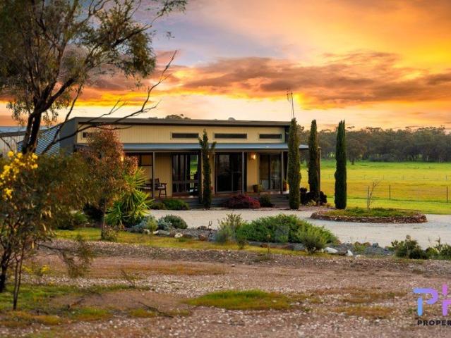 House for sale in Victoria