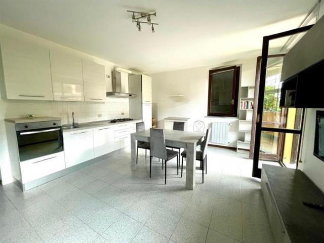 Appartamento in affitto a Daverio, Lombardia