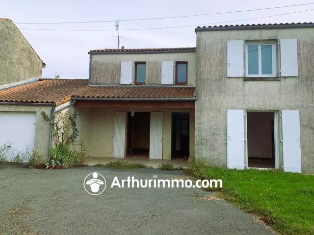 Maison vente à Saint-Jean-d'Angély, Contré