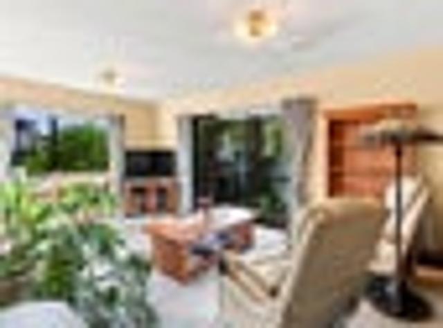 House for sale in Chaslands, Canterbury