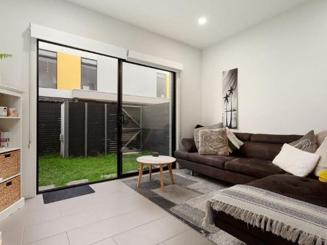 Townhouse for rent in Avondale Heights, Melbourne