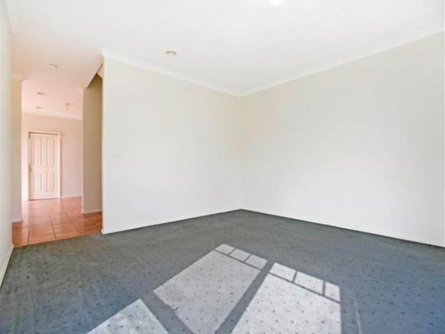Townhouse for rent in Sydenham, Melbourne